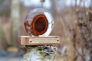 statuetka pamiątkowa z żywicy